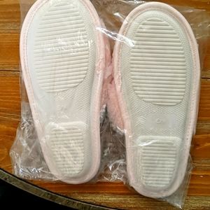 Pink faux fur slippers